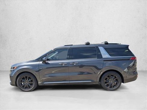 Used 2023 Kia Carnival SX Prestige image 9