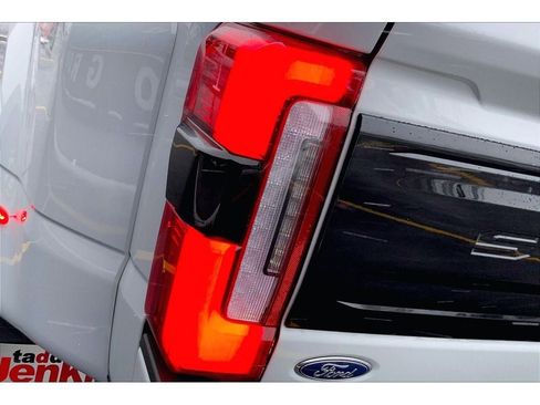 Used 2025 Ford F450 Platinum w/ FX4 Off-Road Package image 30