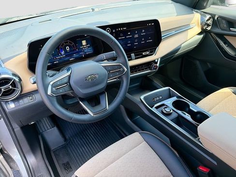 Used 2026 Chevrolet Equinox ACTIV w/ LPO, Floor Liner Package AWD/4WD image 9