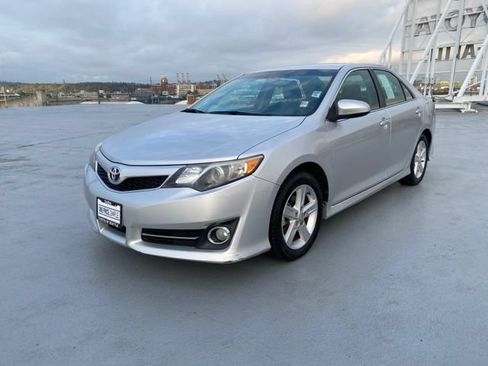 Used 2014 Toyota Camry SE FWD image 4