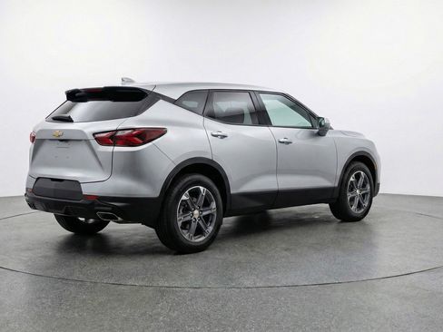 Used 2025 Chevrolet Blazer LT FWD image 9