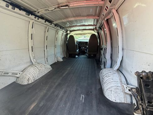 Used 2013 Chevrolet Express 1500 RWD image 5