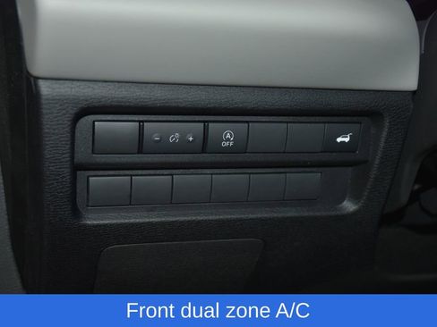 New 2026 Mitsubishi Outlander SE image 9