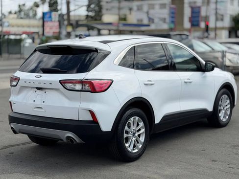 Used 2022 Ford Escape SE FWD image 18