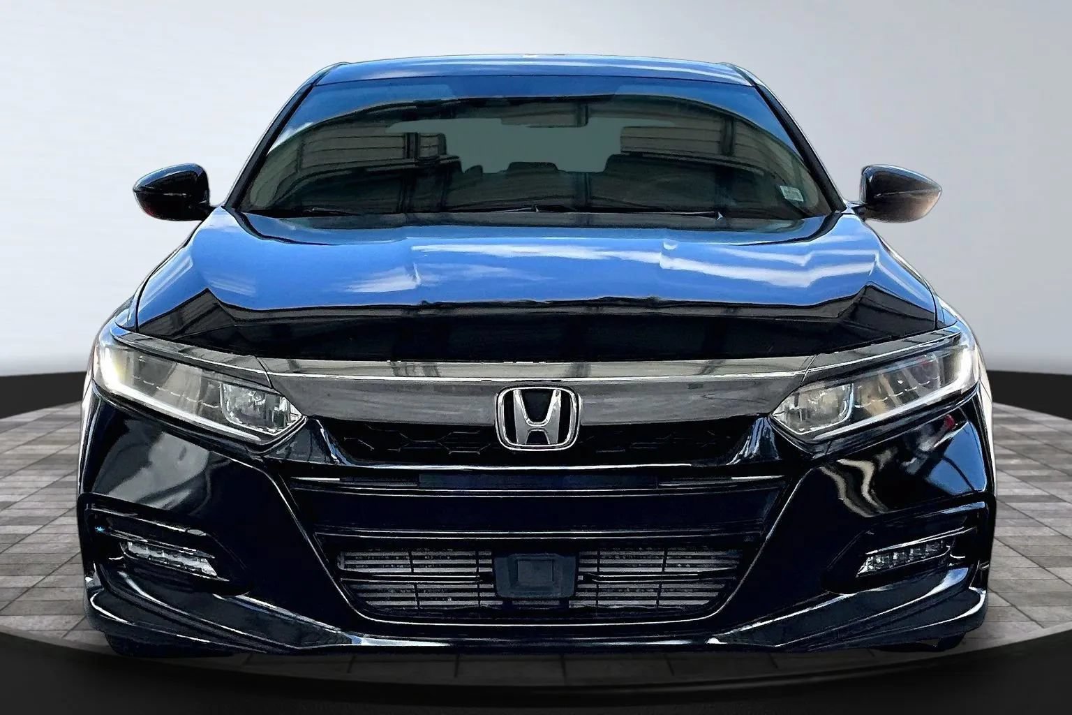 Used 2019 Honda Accord LX image 2