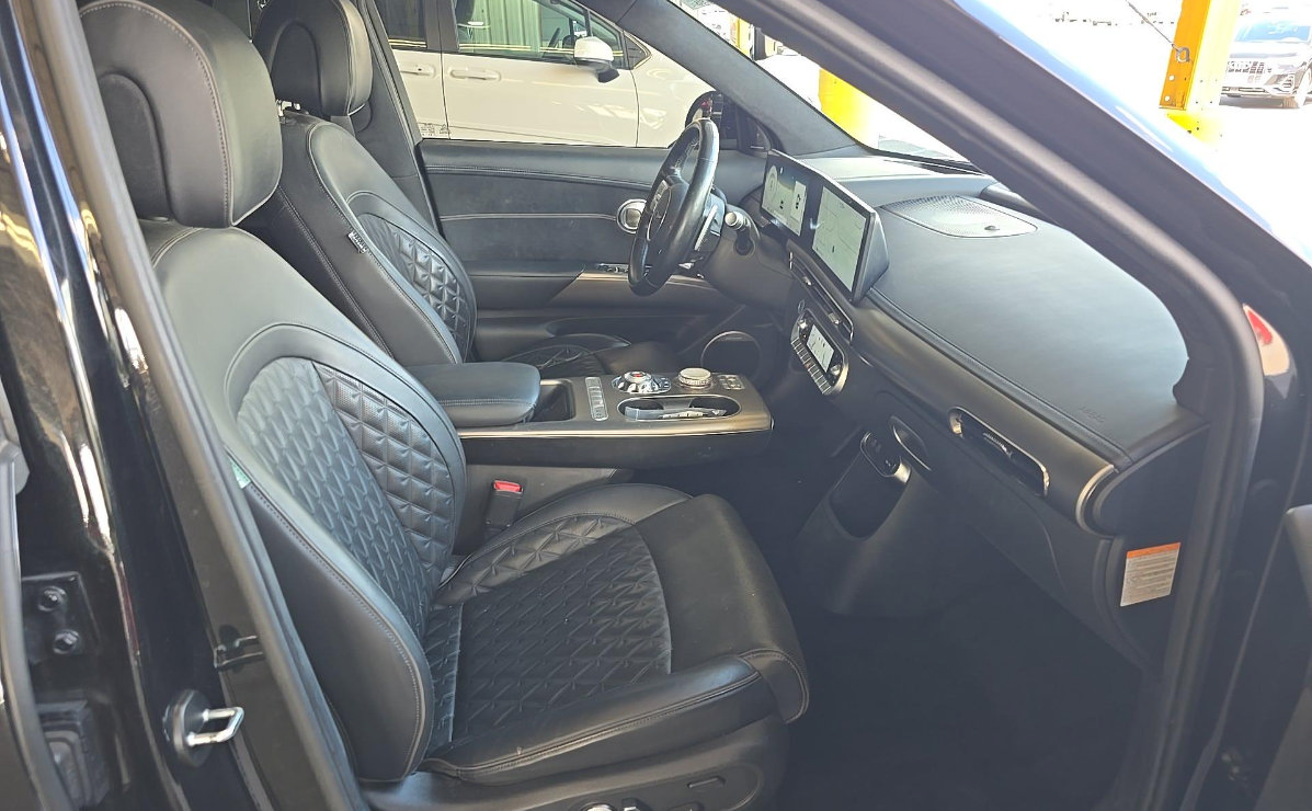Used 2023 Genesis GV60 Performance AWD/4WD image 12