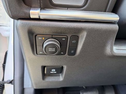 Used 2025 Ford Expedition Platinum image 20