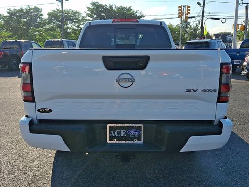 Used 2024 Nissan Frontier SV AWD/4WD image 5