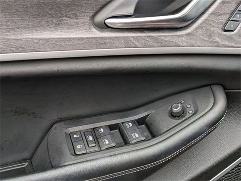 Used 2022 Jeep Grand Cherokee L Limited w/ Black Appearance Package image 15