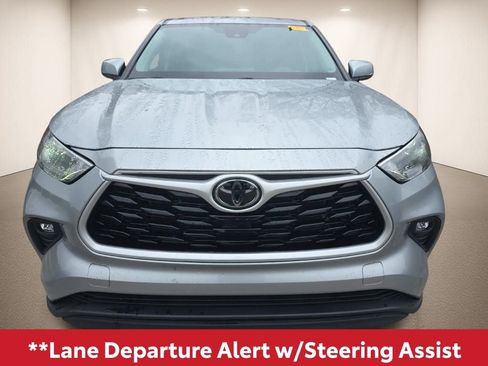 Used 2024 Toyota Highlander LE image 10