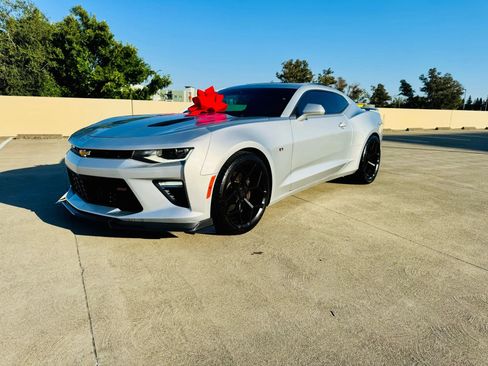 Used 2017 Chevrolet Camaro SS image 4
