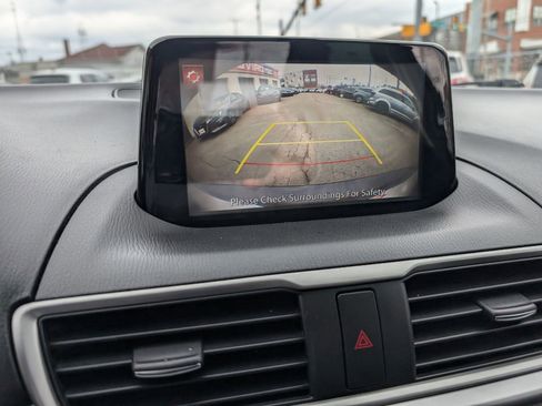 Used 2017 MAZDA MAZDA3 Touring w/ Popular Equipment Package image 23