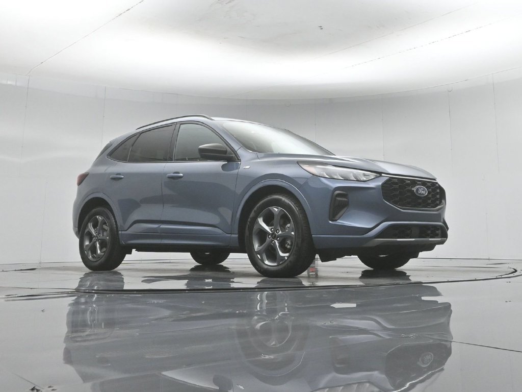 Used 2024 Ford Escape ST-Line w/ Tech Pack #1 FWD image 3