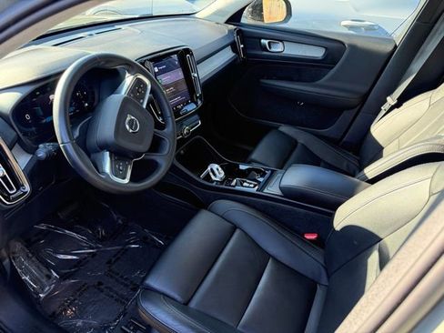 Certified 2024 Volvo XC40 B5 Plus w/ Protection Package Premier image 19