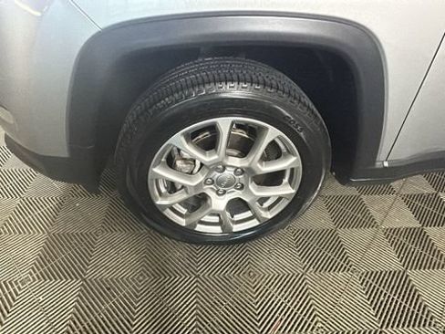 Used 2022 Jeep Compass Latitude AWD/4WD image 9