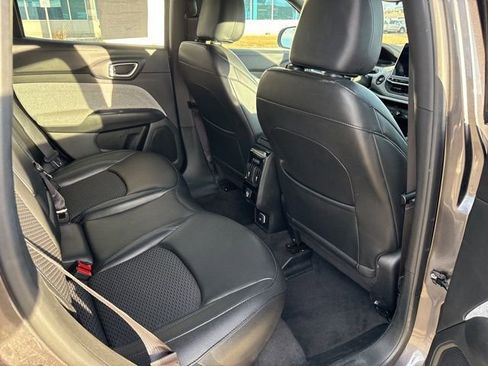 Used 2024 Jeep Compass Latitude image 10