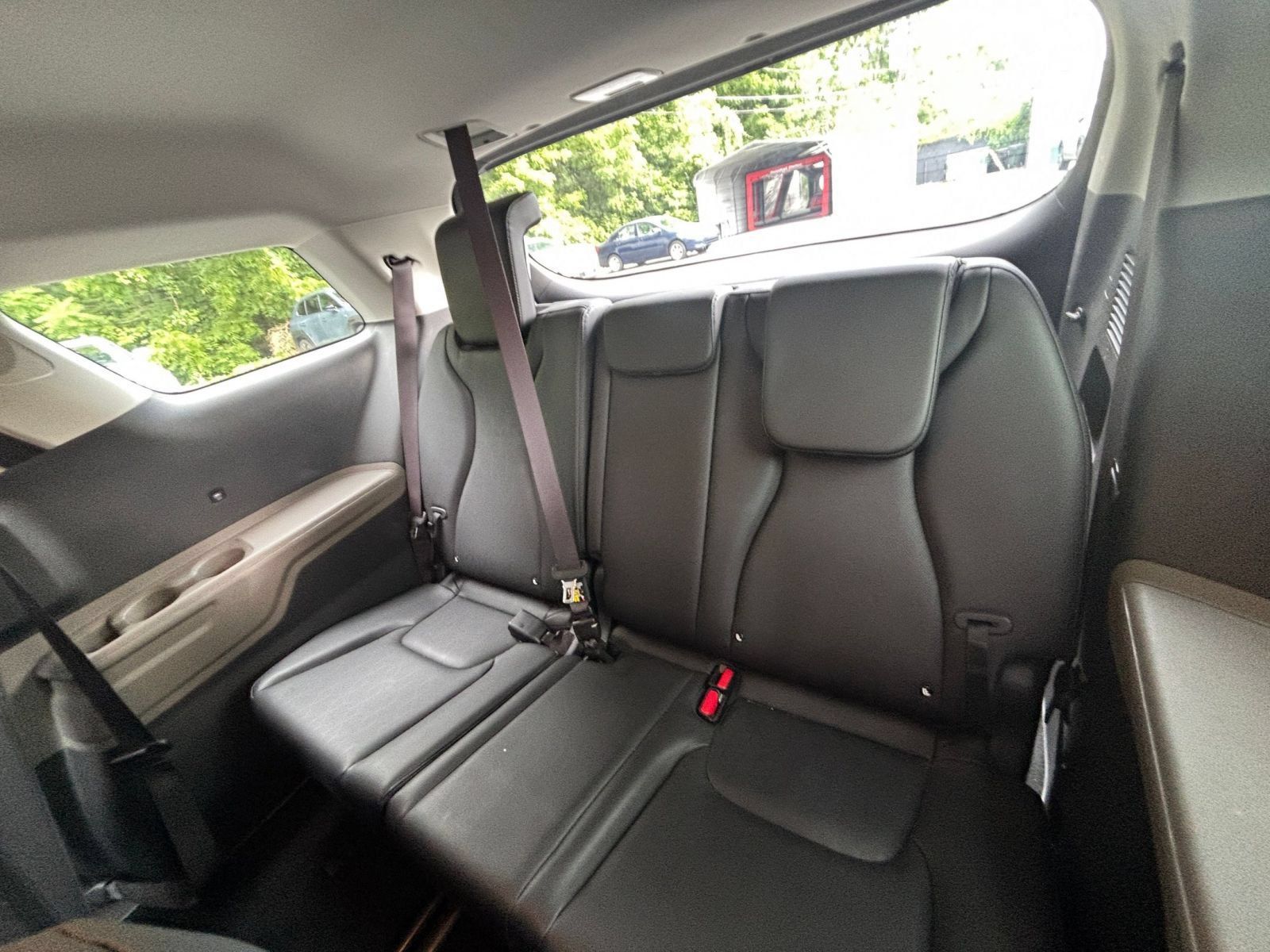 Used 2026 Kia Carnival FWD image 27