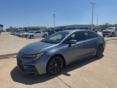 Used 2023 Toyota Corolla SE FWD image 2