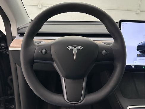 Used 2024 Tesla Model Y Long Range image 24