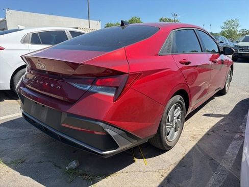 Used 2025 Hyundai Elantra SE FWD image 6
