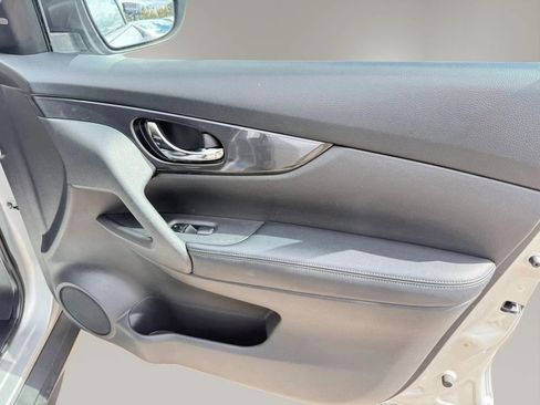 Used 2018 Nissan Rogue S FWD image 14