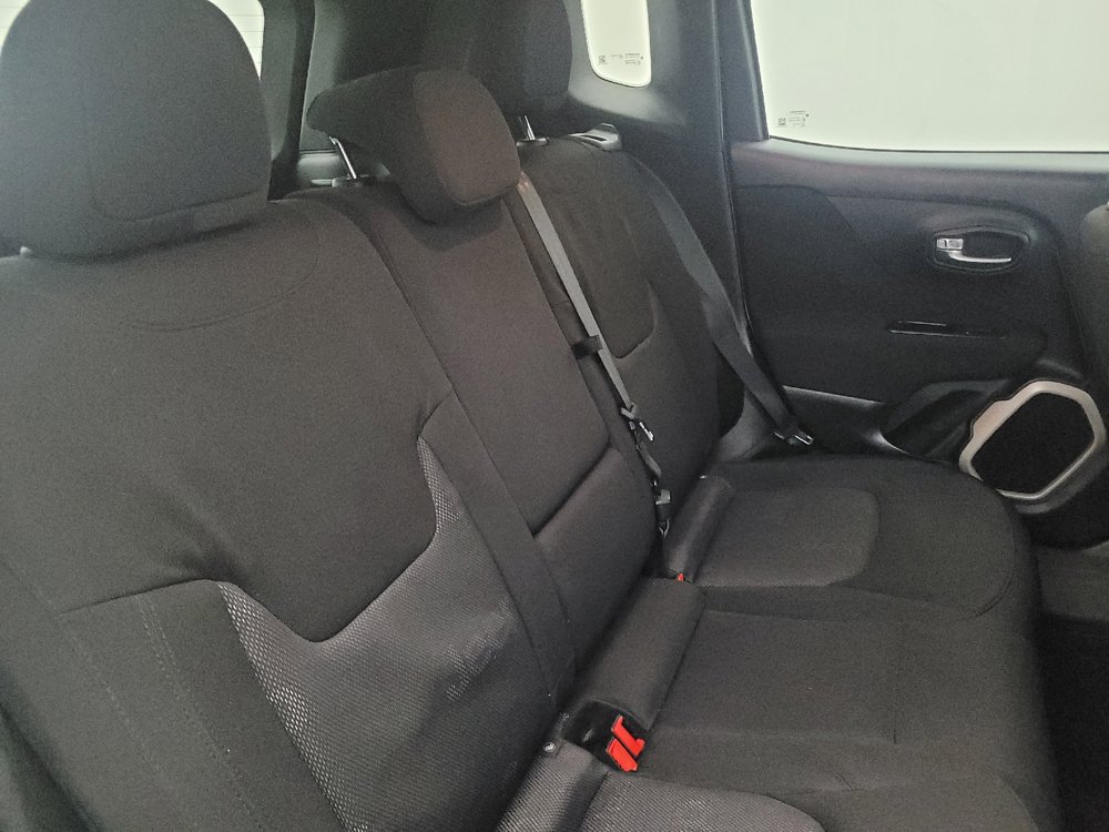 Used 2016 Jeep Renegade Latitude w/ Popular Equipment Group FWD image 19