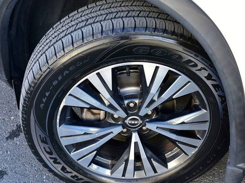 Used 2023 Nissan Rogue SV image 29