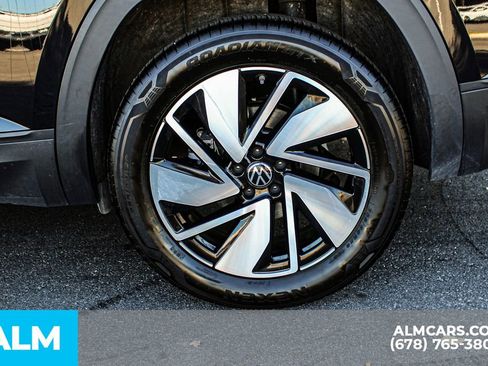 Used 2025 Volkswagen Atlas SE image 16