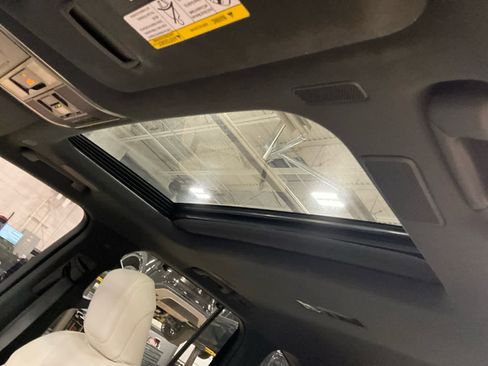 Used 2022 Lexus LX 600 4WD w/ Luxury Package image 25