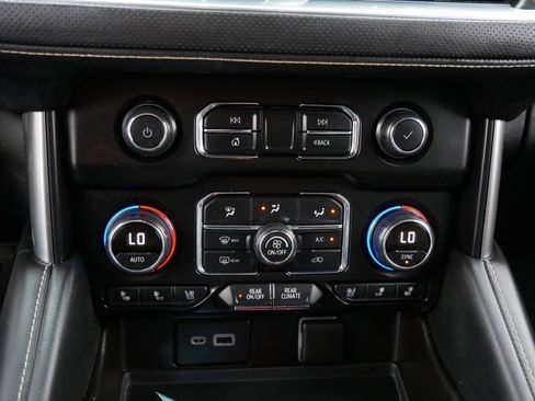 Used 2021 Chevrolet Tahoe Premier w/ Premium Package AWD/4WD image 23
