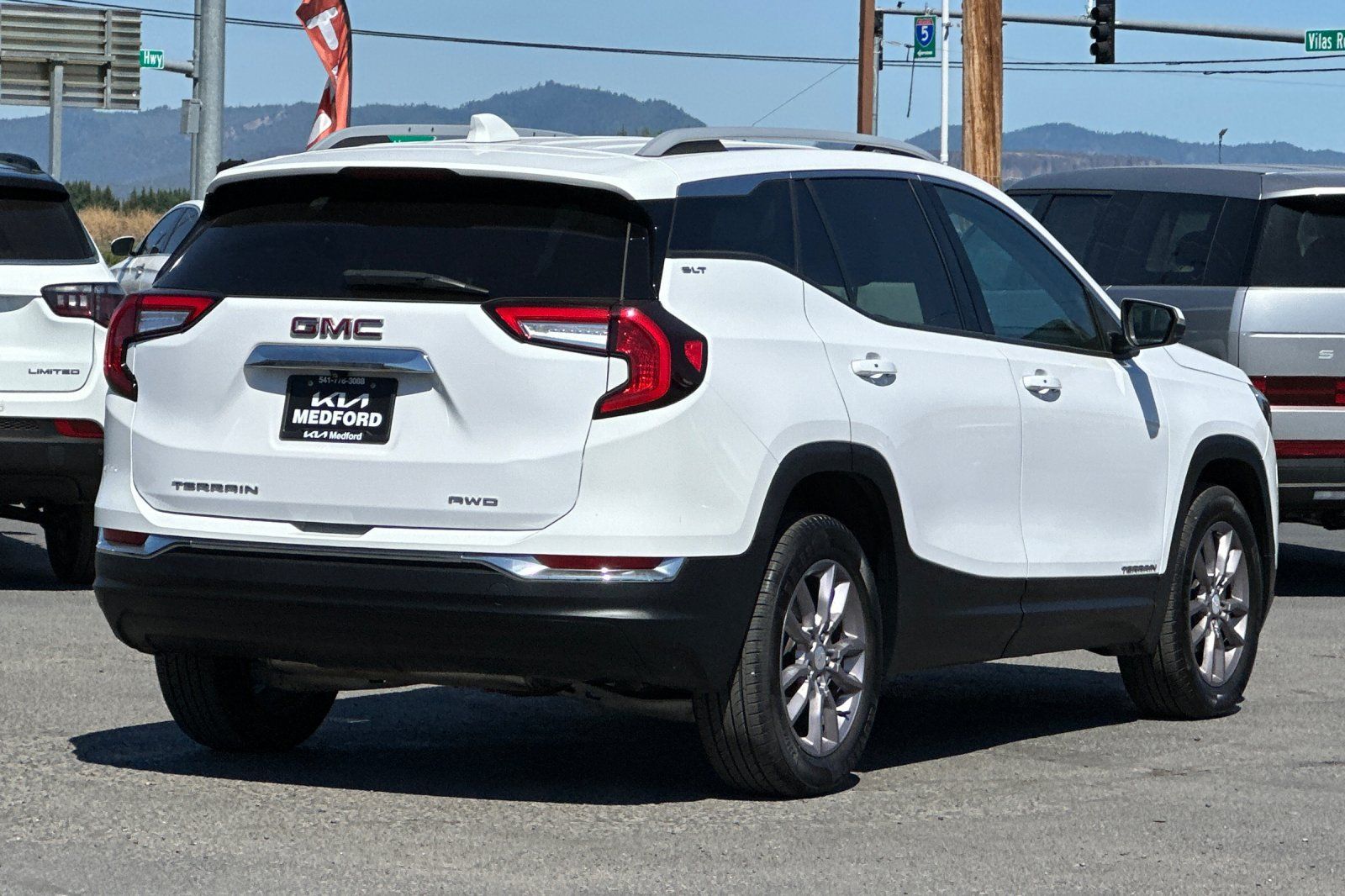 Used 2023 GMC Terrain SLT AWD/4WD image 4