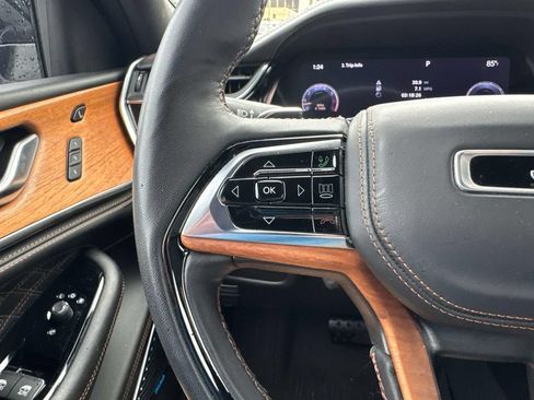 Used 2023 Jeep Grand Cherokee L Summit AWD/4WD image 23