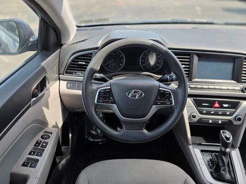 Used 2017 Hyundai Elantra SE FWD image 17