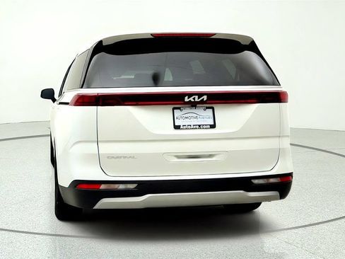 Used 2024 Kia Carnival LX FWD image 6