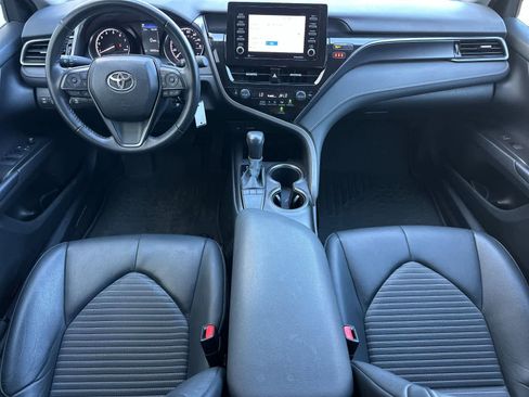 Used 2022 Toyota Camry SE FWD image 3