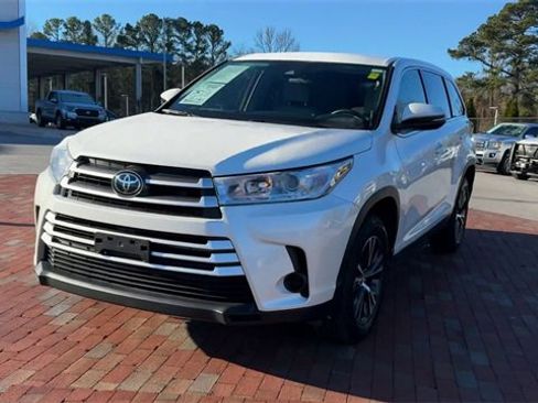 Used 2019 Toyota Highlander LE image 6