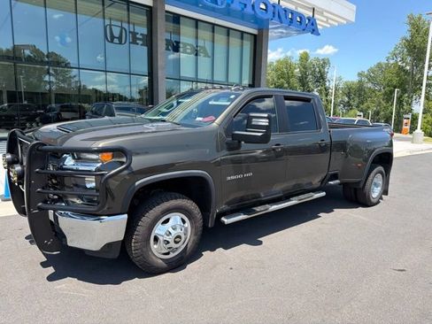 Used 2022 Chevrolet Silverado 3500 LT w/ Remote Start Package AWD/4WD image 2