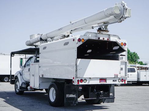 Used 2013 Ford F750 2WD Regular Cab Super Duty image 8
