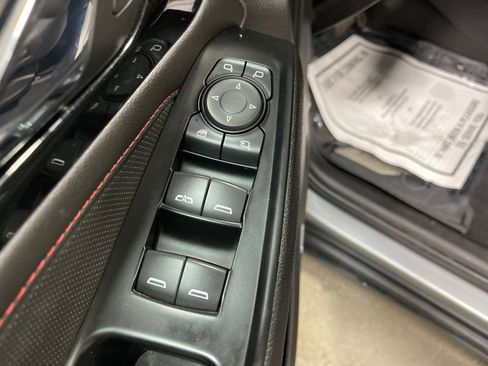 Used 2023 Chevrolet Traverse RS FWD image 5