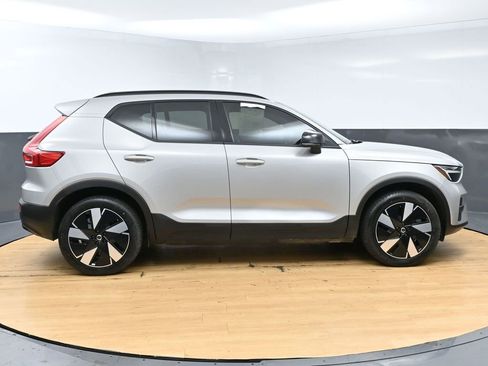 Used 2025 Volvo EX40 Core image 51