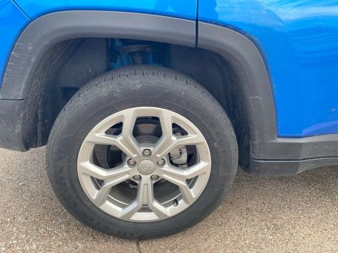 Used 2024 Jeep Compass Latitude w/ Convenience Group AWD/4WD image 6