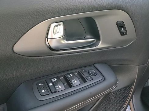 New 2026 Chrysler Pacifica Select image 9