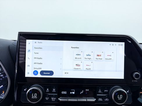 Used 2023 Toyota Highlander XLE FWD image 15