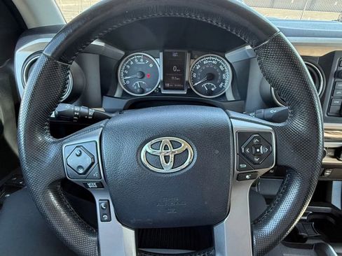 Used 2016 Toyota Tacoma SR5 w/ SR5 Appearance Package (SN) image 14