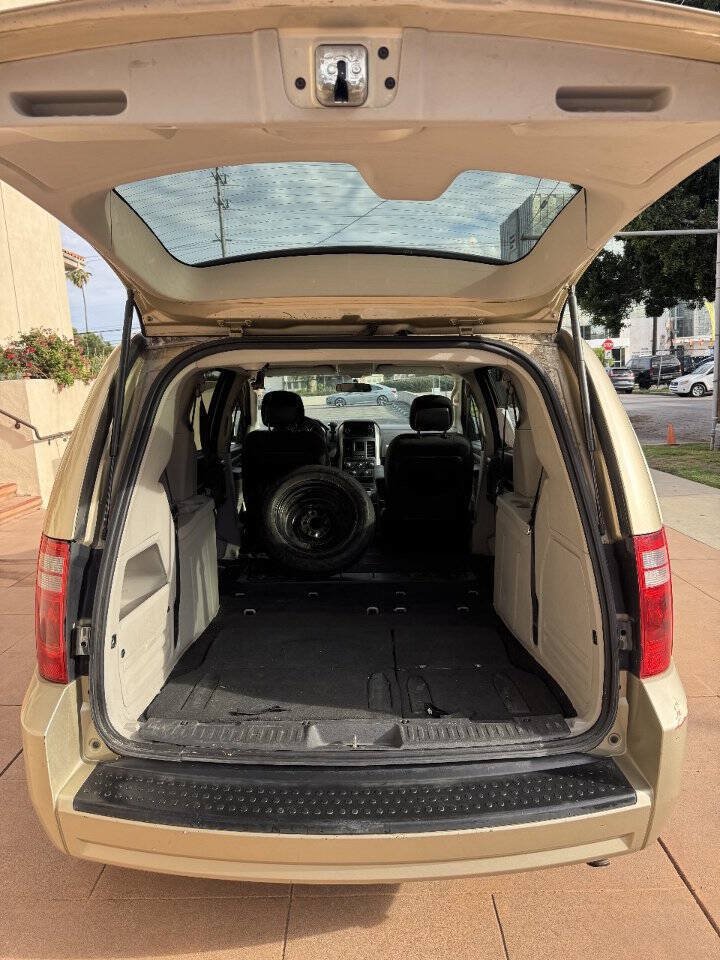 Used 2010 Dodge Grand Caravan SE w/ Climate Group FWD image 13