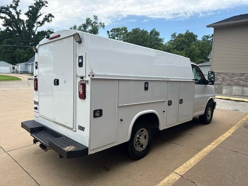 Used 2018 Chevrolet Express 3500 w/ Power Convenience Package RWD image 4