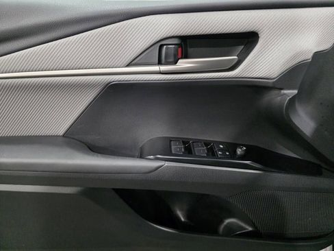 Used 2025 Toyota Camry SE image 10