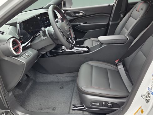 New 2026 Chevrolet Trax RS w/ Sunroof Package FWD image 9