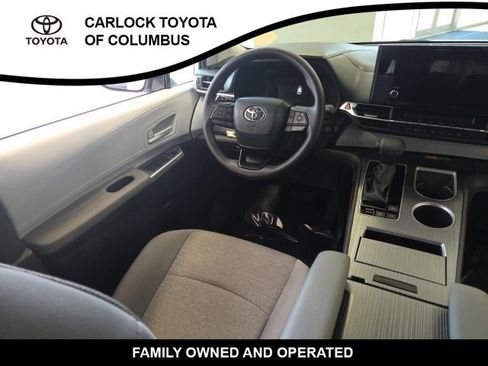 Used 2026 Toyota Sienna LE FWD image 18