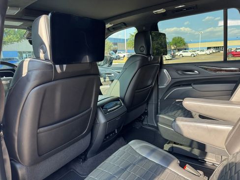 Used 2022 Cadillac Escalade Sport Platinum w/ LPO, ONYX Package AWD/4WD image 32